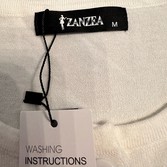 ⭐️NWT women’s white light cardigan sweater with functional buttons - Picture 4 of 8